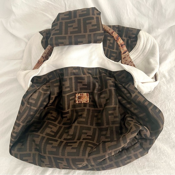 👑✅PRICE FIRM✅ Beautiful Large White and Brown Spy Bag - Picture 6 of 17